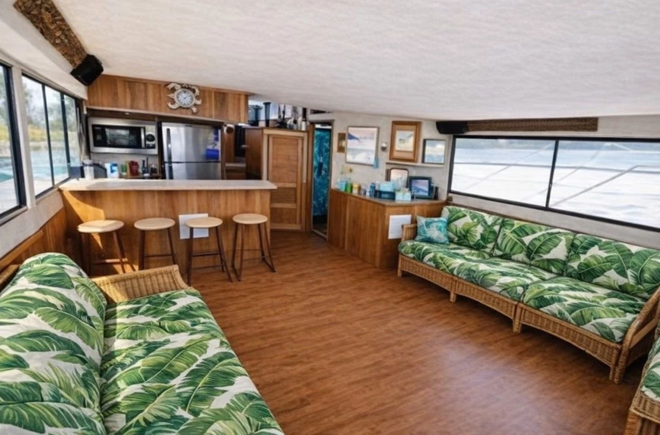 Yacht tour photo 4